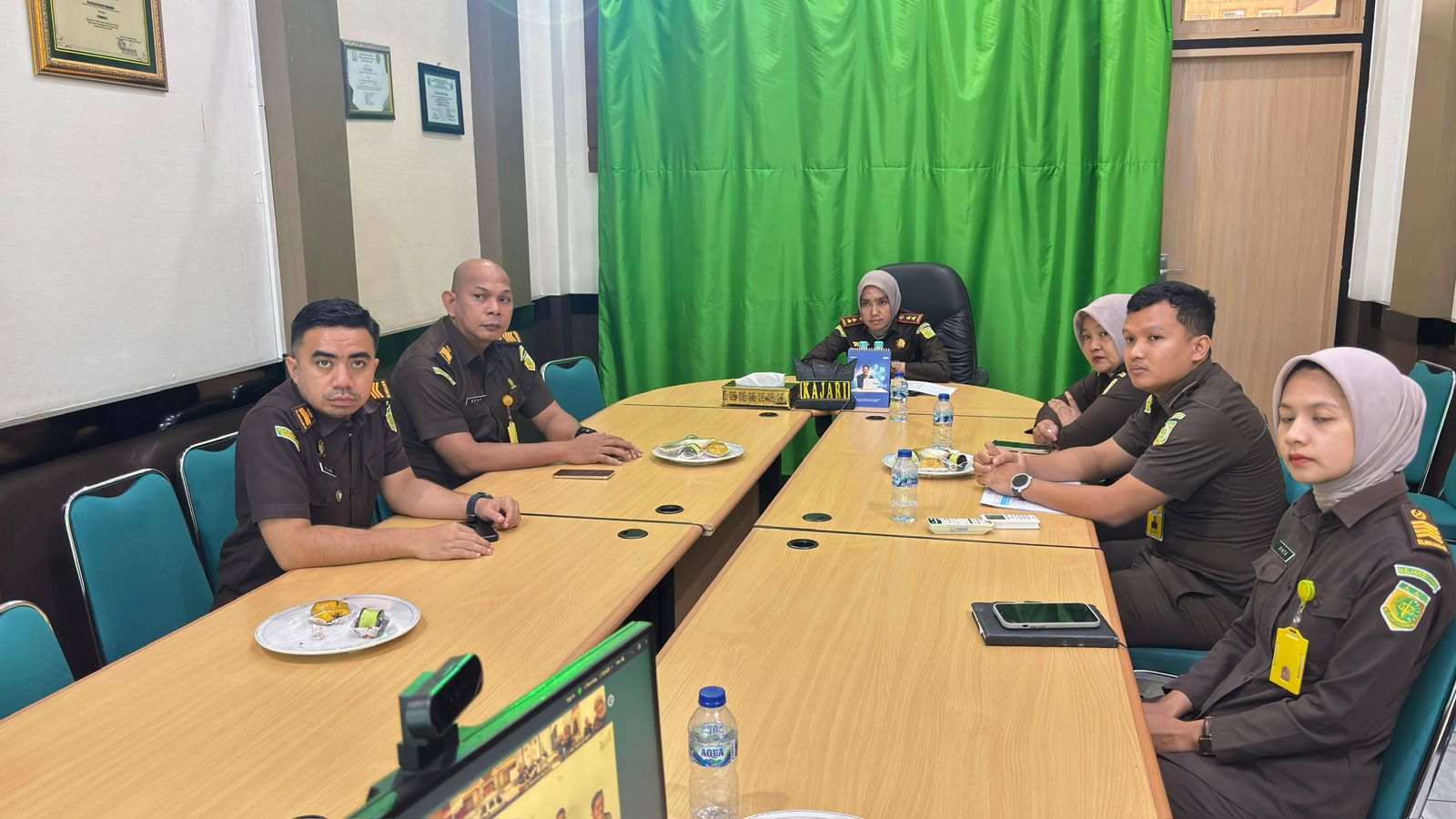 Kepala Kejaksaan Negeri Pariaman Mengikuti Kegiatan Zoom Meeting Terkait Konsolidasi Penyelesaian Anggaran Belanja Operasional dan Belanja Pegawai T.A 2025