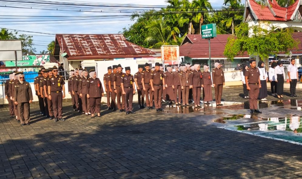 Kepala Sub Bagian Pembinaan Memimpin Kegiatan Apel Pagi Kejaksaan Negeri Pariaman
