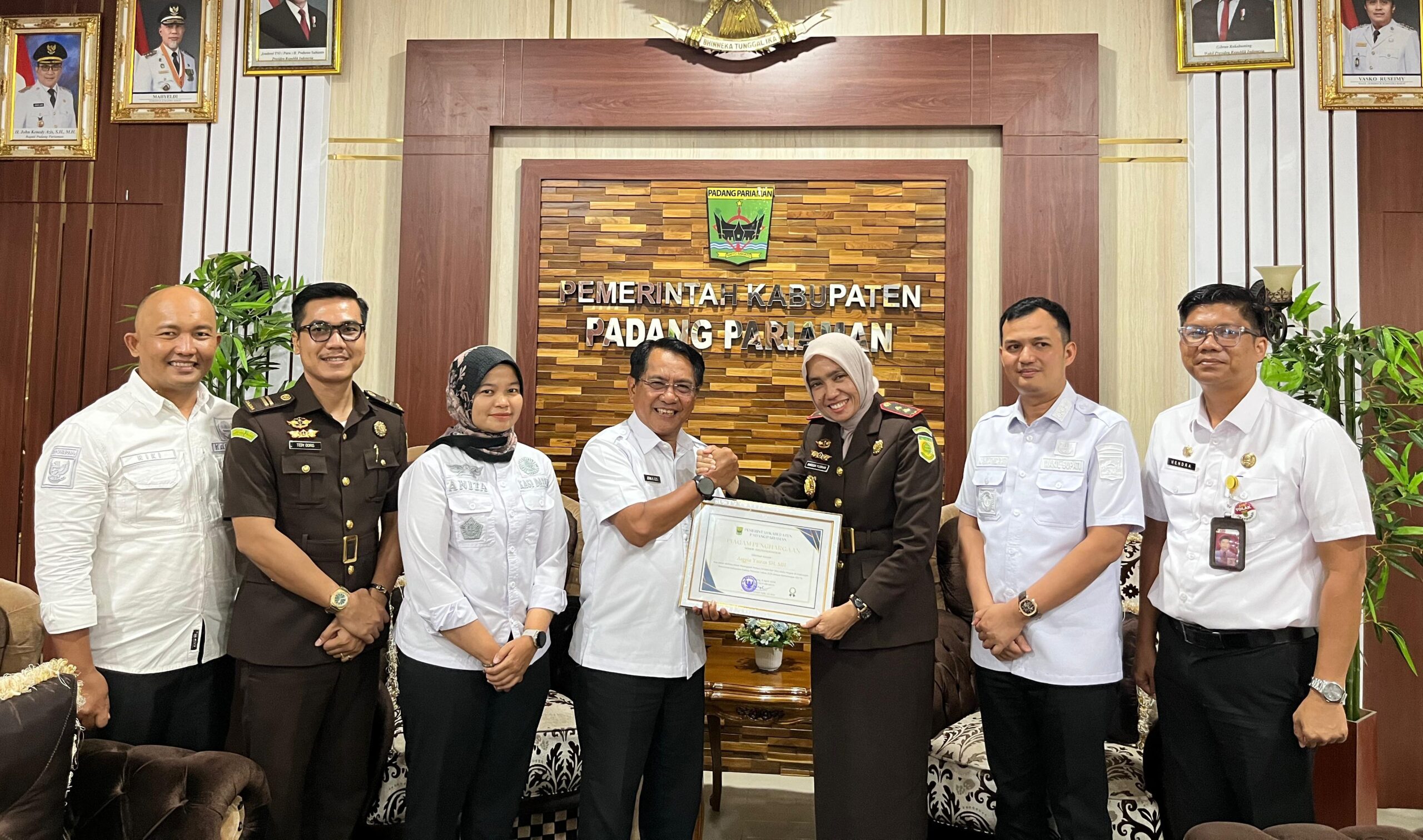 Bupati Padang Pariaman Memberikan Apresiasi Kepada Kejaksaan Negeri Pariaman